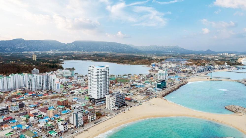 Отель Sokcho Rianvichae Central Экстерьер фото