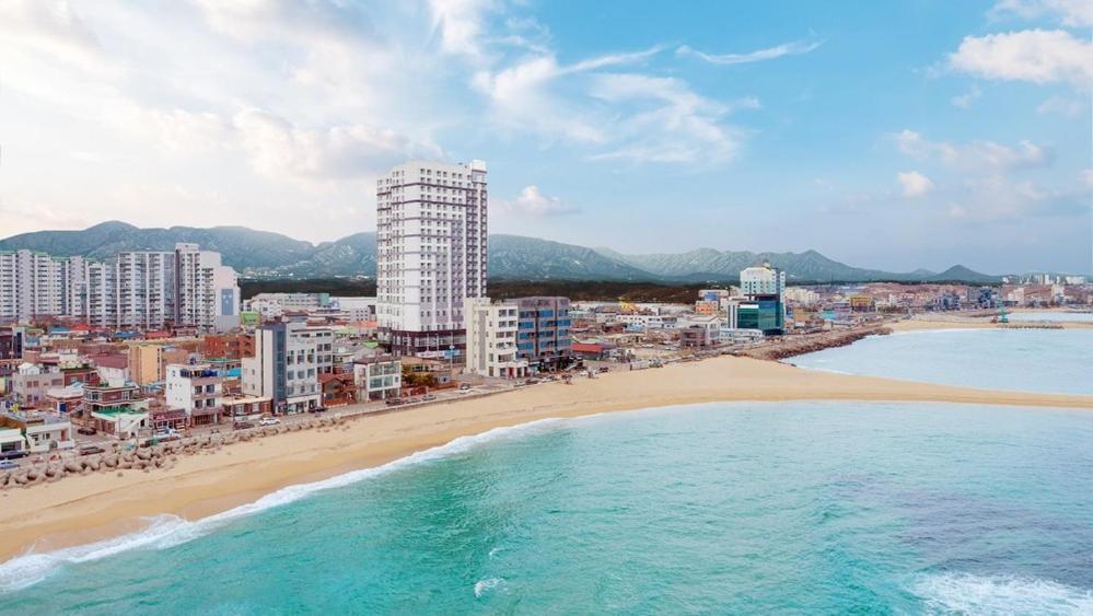 Отель Sokcho Rianvichae Central Экстерьер фото